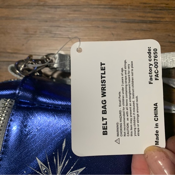 Disney Frozen 2 Belt Bag Wristlet, New With Tag - Picture 6 of 6